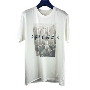 FRIENDS TELEVISION SERIES NWOT Men’s White T-shirt w FRIENDS Logo and NYC Size L